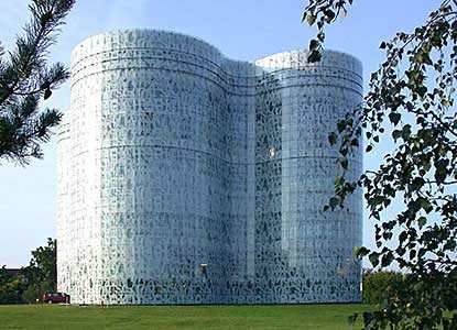 Brandenburg University of Technology (BTU) in Cottbus-Senftenberg, Germany, is a public research university known for engineering, sciences, and sustainable development, offering practical, research-oriented programs with strong industry and international links.